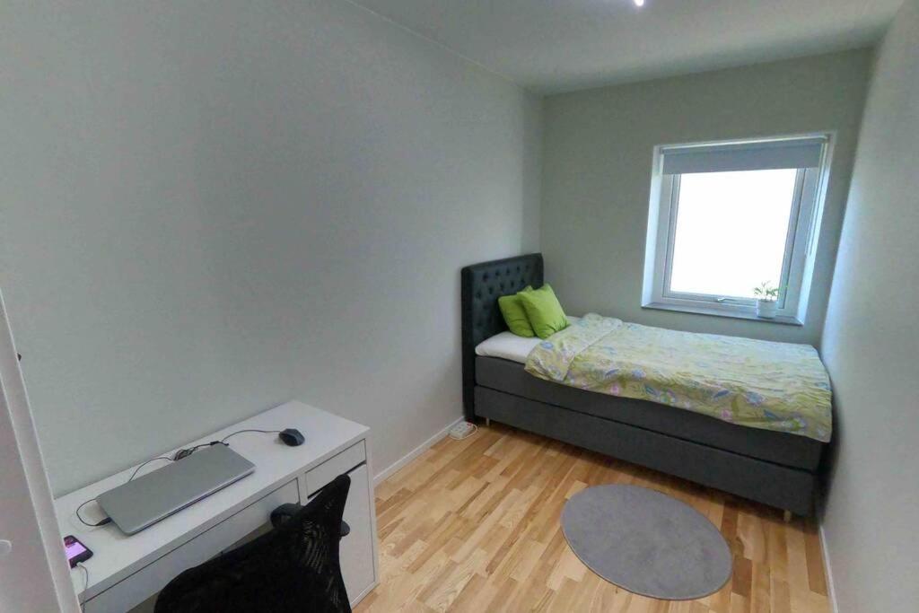Homestay - Private Room In An Apartment Göteborg Dış mekan fotoğraf
