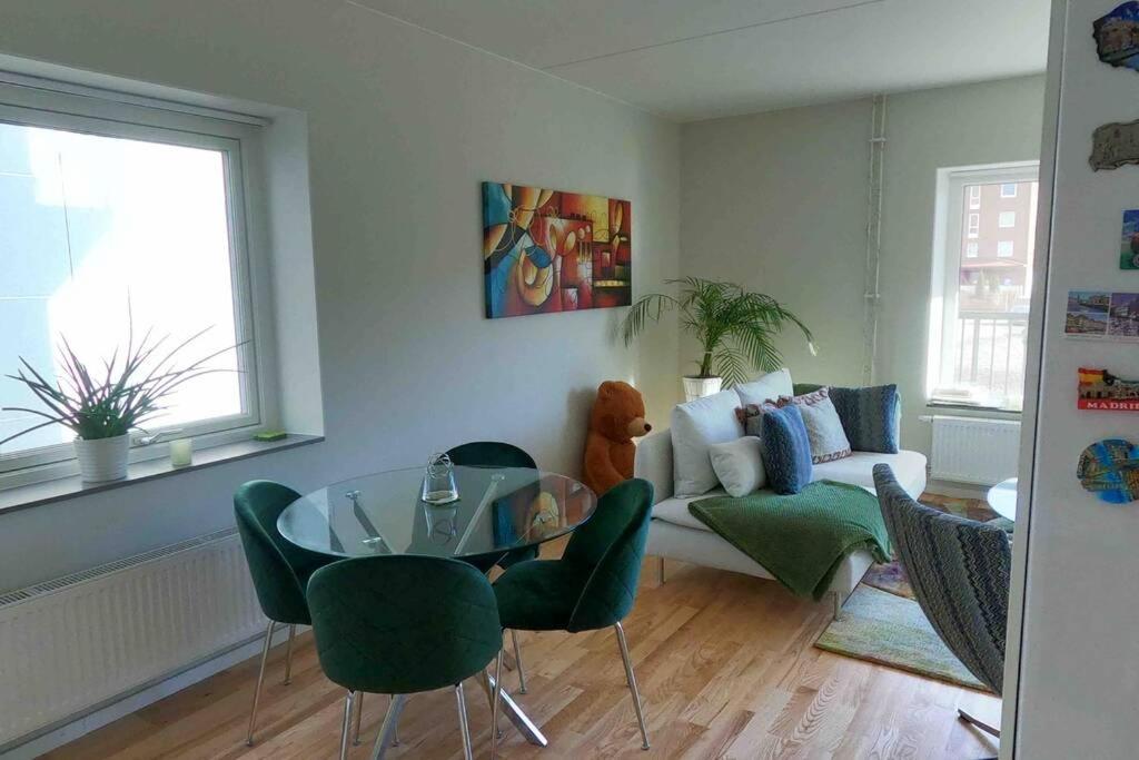 Homestay - Private Room In An Apartment Göteborg Dış mekan fotoğraf